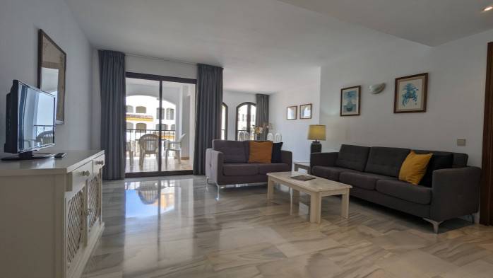 Familial 2 chambres standard salon