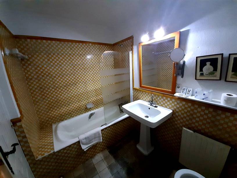 HOTEL11