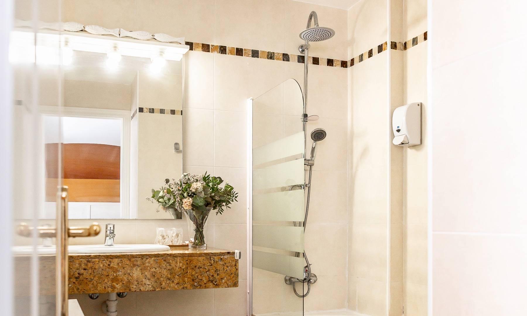 Salle de bain chambre double avec terrasse