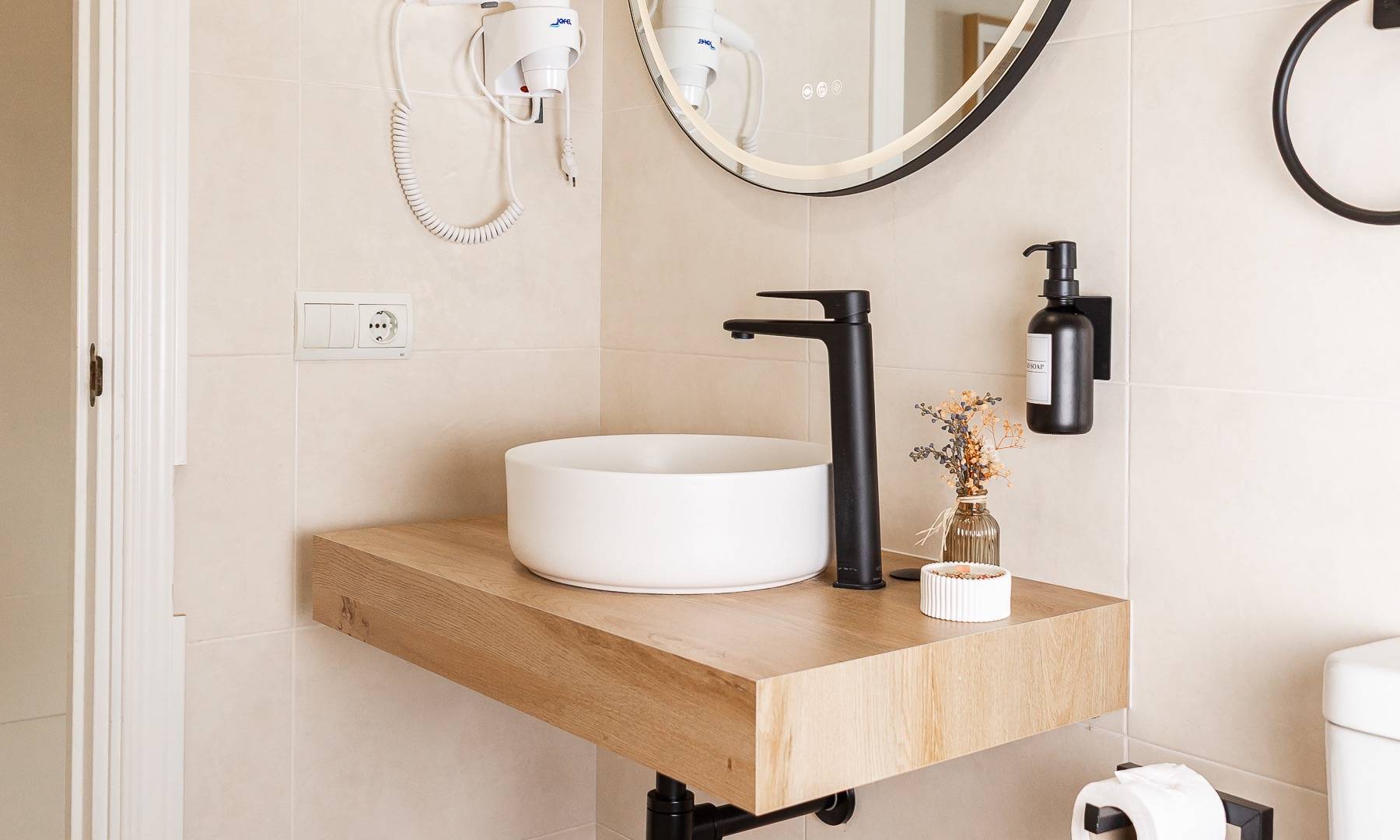 Salle de bain complète avec douche Chambre Double