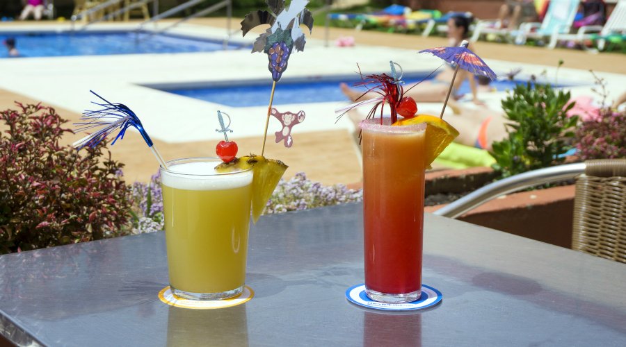 Hotel Balmoral pool with cocktails