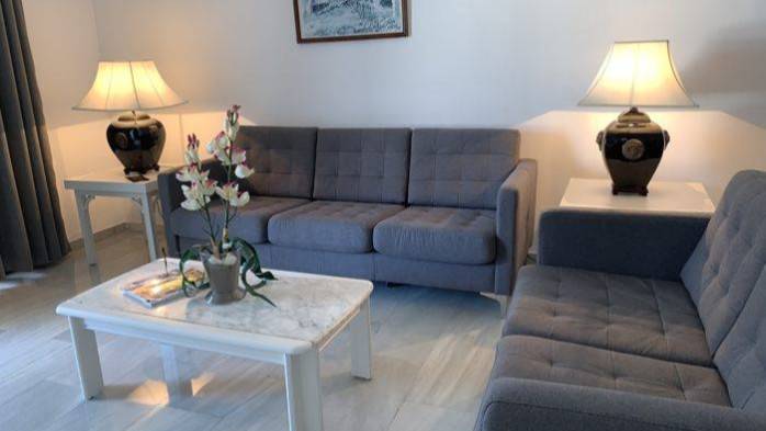 Familial 2 chambres standard salon