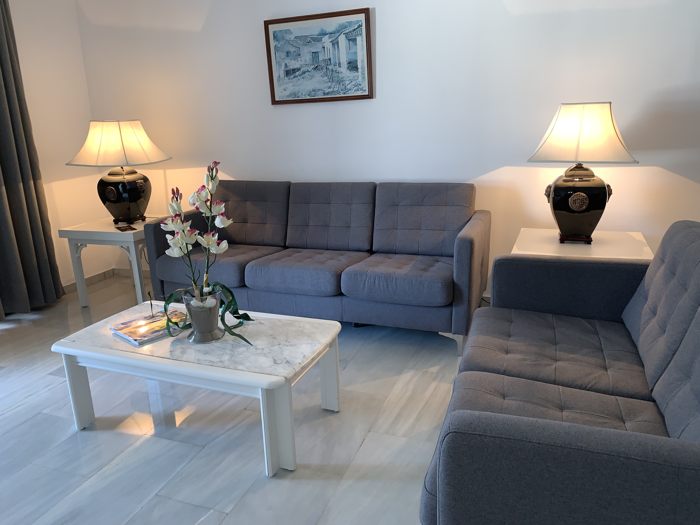 Familial 2 chambres standard salon