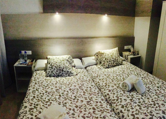 Double Room deluxe with extra bed