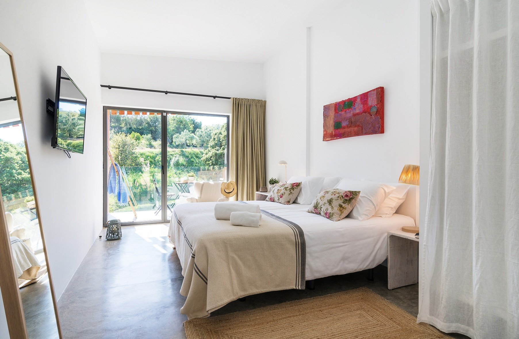 Habitación doble con terraza y vistas a la piscina