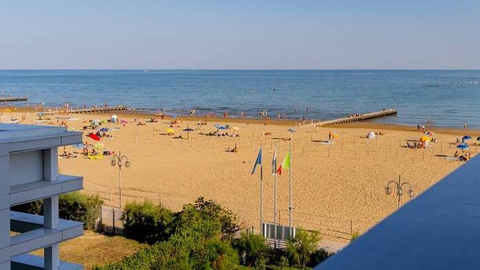 Frente y vista al mar